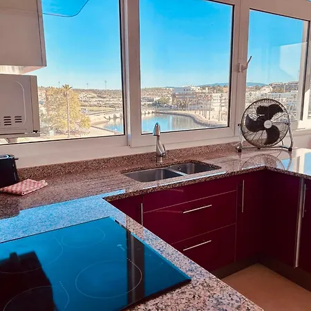 With Panoramic Yacht Marina Views ラゴス