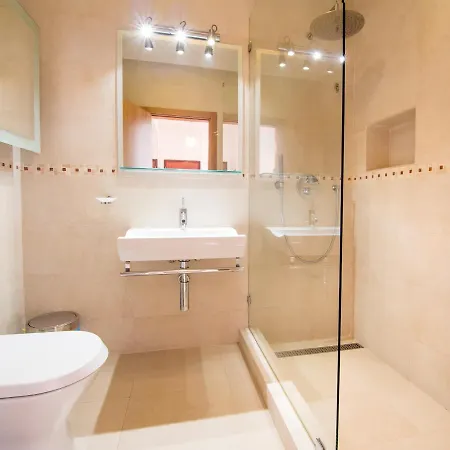 With Panoramic Yacht Marina Views Διαμέρισμα *