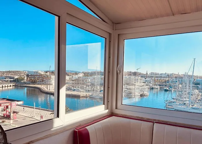 Appartamento With Panoramic Yacht Marina Views