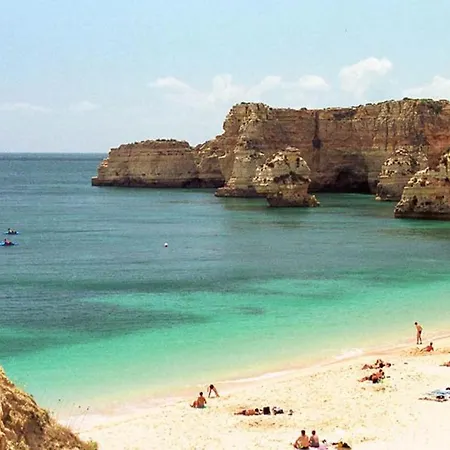 With Panoramic Yacht Marina Views 拉哥斯