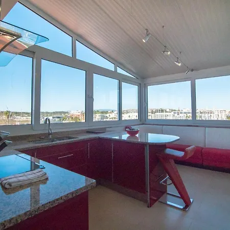 With Panoramic Yacht Marina Views 아파트 *