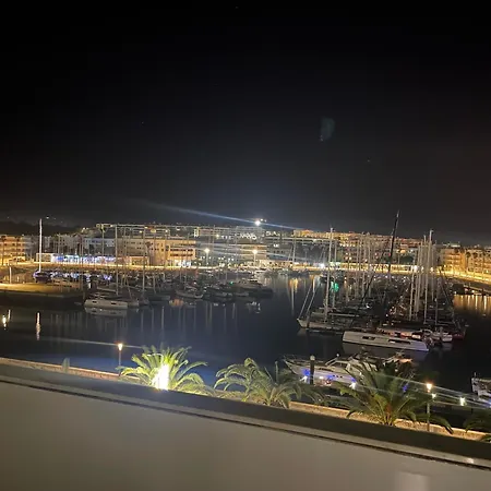 With Panoramic Yacht Marina Views 라고스